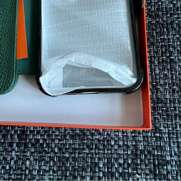 NIB iPhone 13 Green Wallet Phone Case and Screen Protector - Picture 4 of 12
